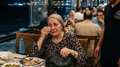 سابو جدتي فالمطعم عشان يهربو من الحساب