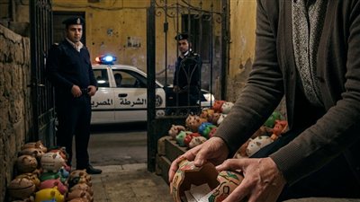 لما ابني ادّى تحويشته لجارتنا العجوز… صحينا تاني يوم لقينا الشرطة محاصرة بيتنا وعشرات الحصّالات على الباب لسما سامح 