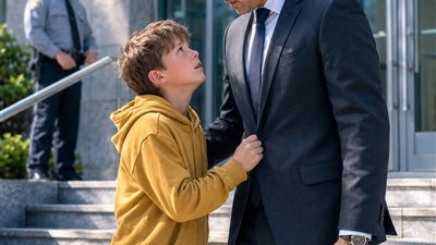 قول للحارس انى ابنك 