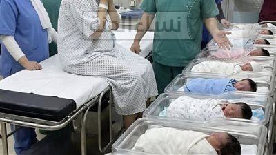 انجبت عشره اطفال